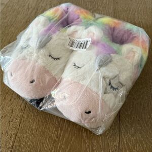 NEW In Package Women’s Unicorn Slippers Cozy Colorful Rainbow Size 7-8